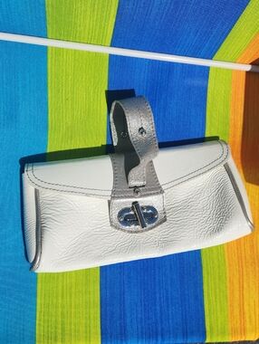 ✨️Source Unknown White Clutch with Silver Strap